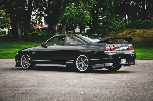 Nissan Skyline noire