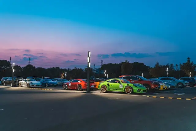Parking de nuit avec plusieurs Porsche 991 GT3 RS