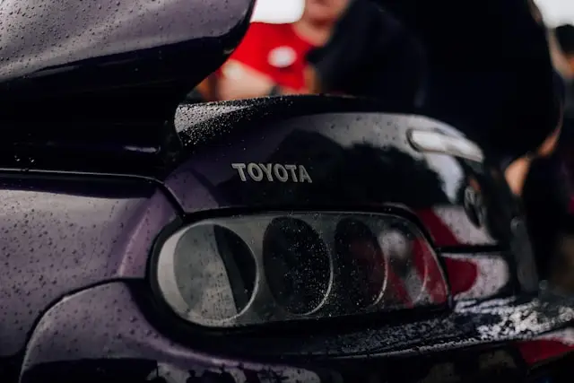 Toyota Supra MK4 violet plan rapproché arriere