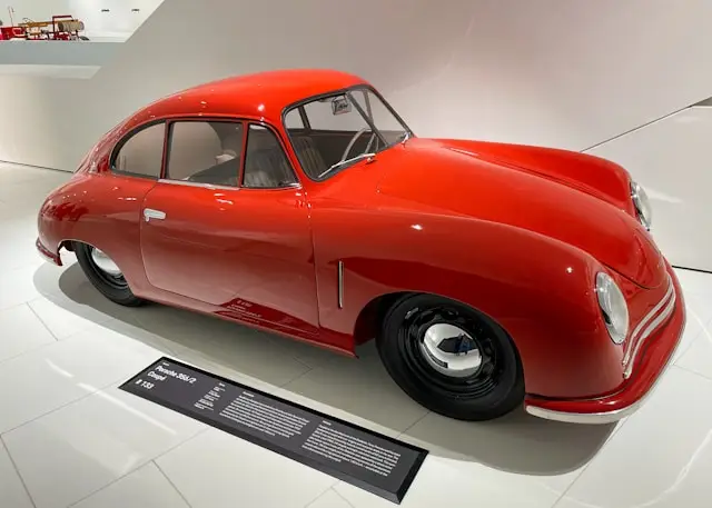 Porsche 356 Coupé rouge au Musée Porsche