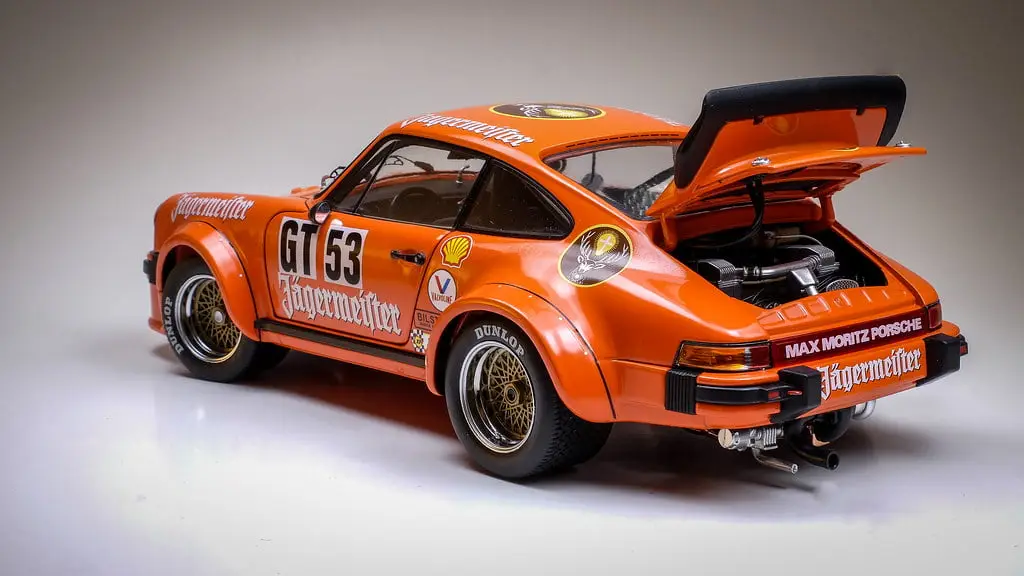 Porsche 934 Orange Jagermeister moteur arriere