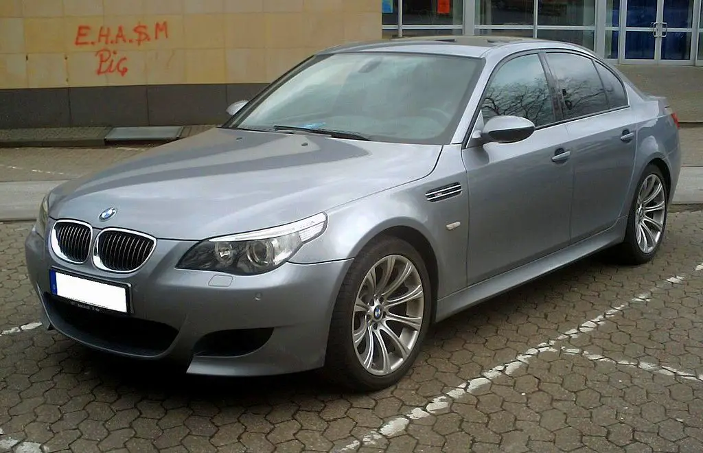 BMW M5 E60 grise