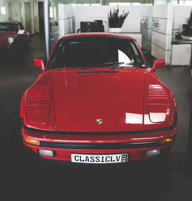 Porsche 924 coupé rouge