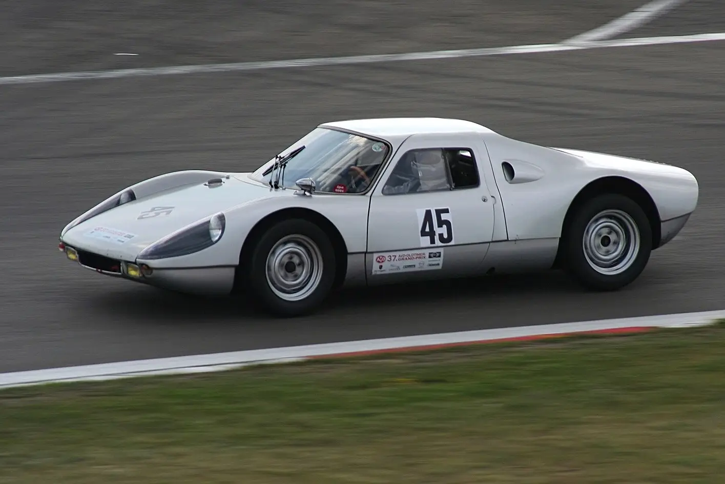 Porsche 904 sur piste