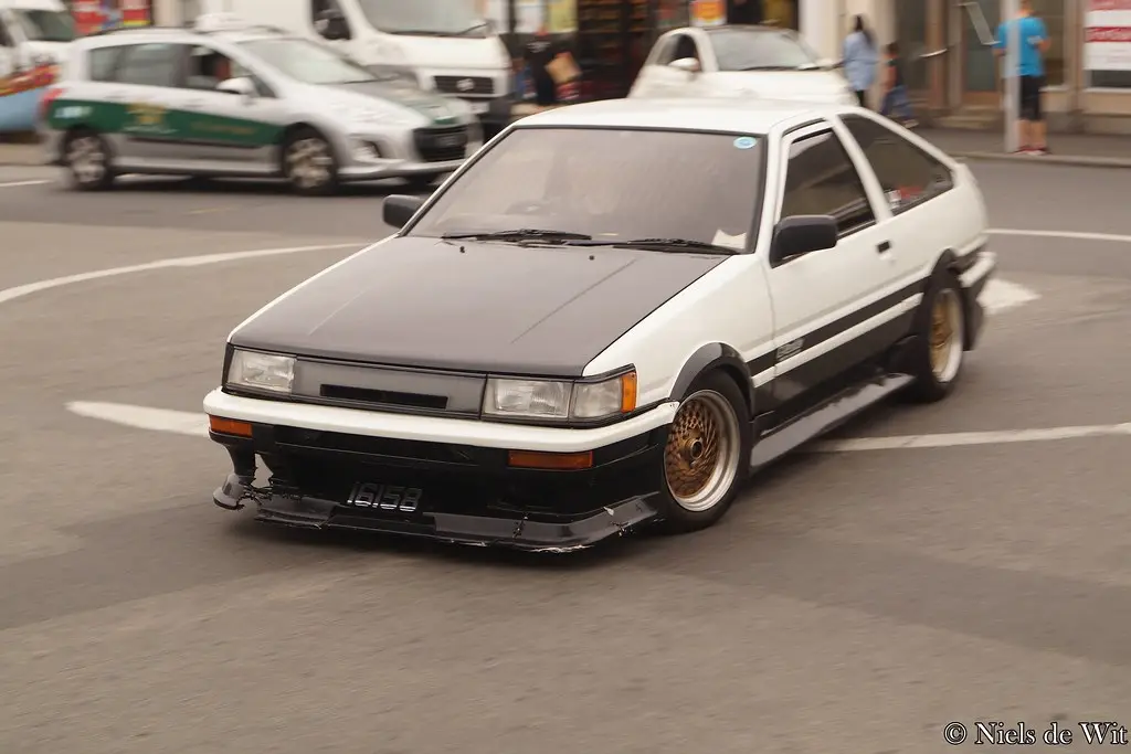 Plusieurs Toyota Corolla Levin AE86