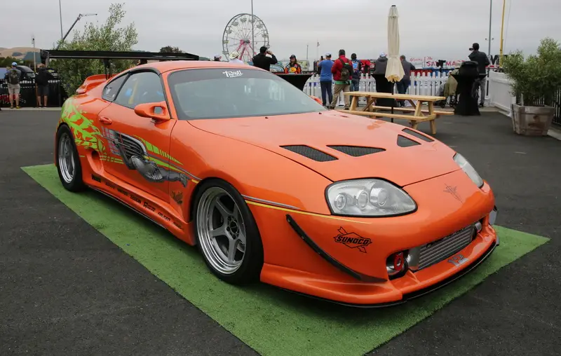 Toyota Supra orange Fast & Furious réplique