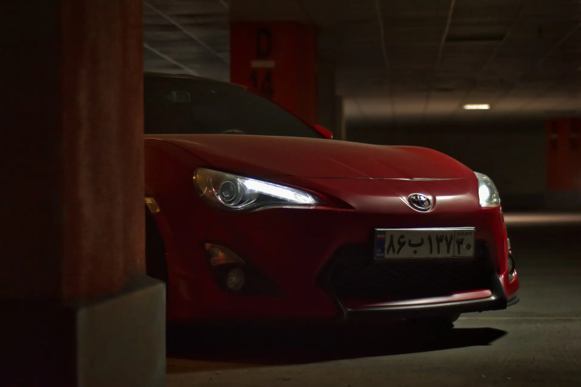 Avant de Toyota GT86 rouge mat