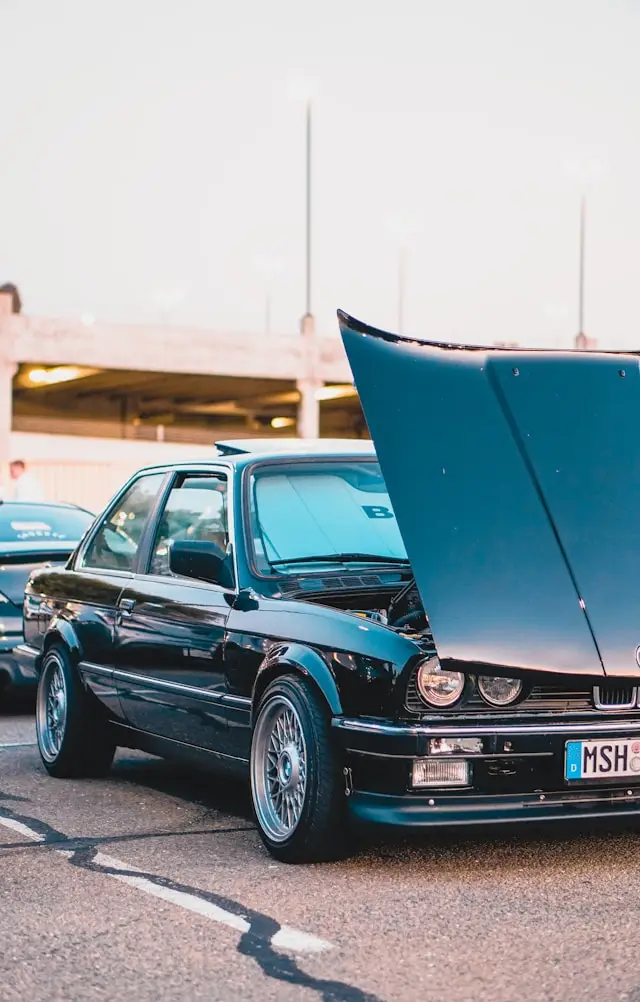 BMW E30 Jantes BBS capot ouvert