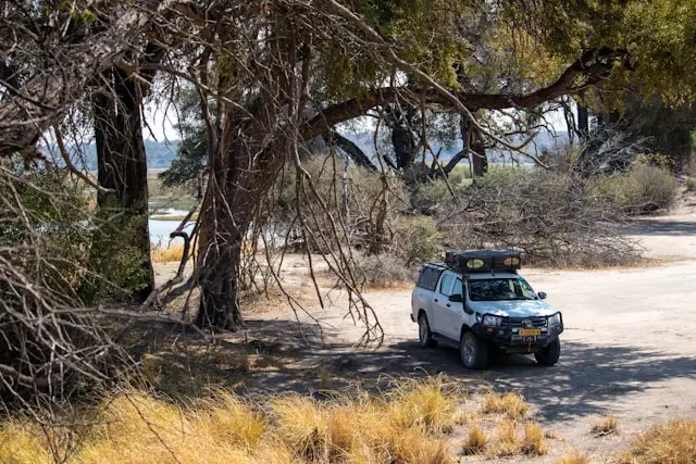 Toyota Hilux offroad dans la nature