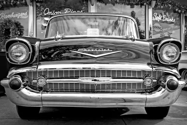 Calandre Vieille Chevrolet des années 50 noir et blanc