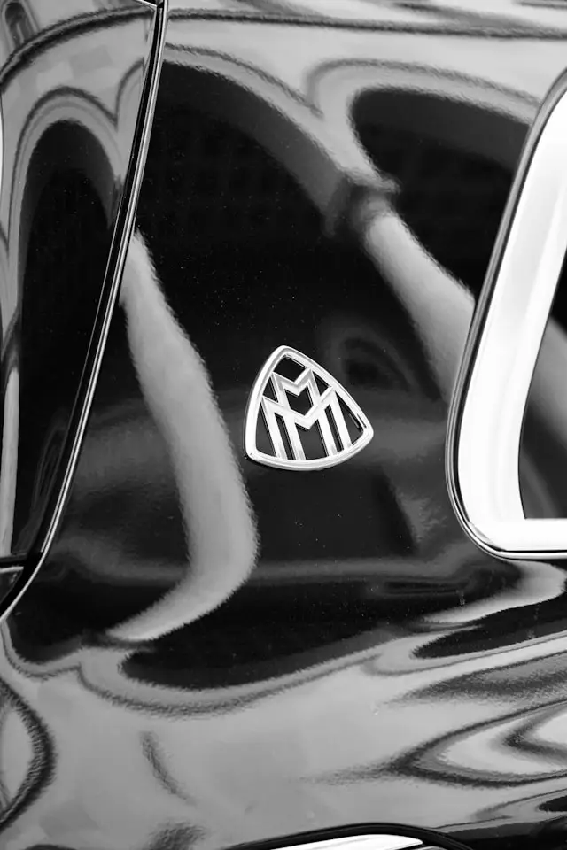 Logo Maybach sur carrosserie