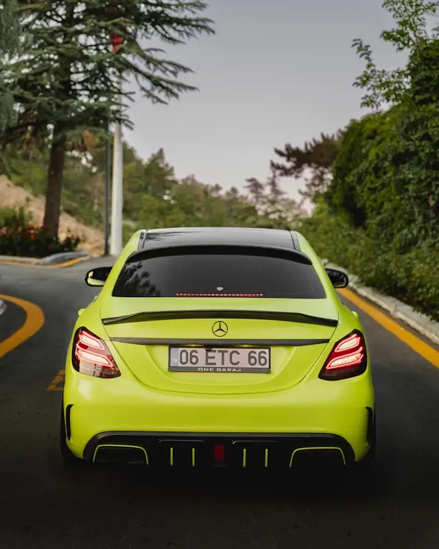 Mercedes C63 AMG verte arrière