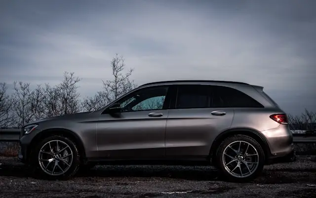 Mercedes GLC gris côté