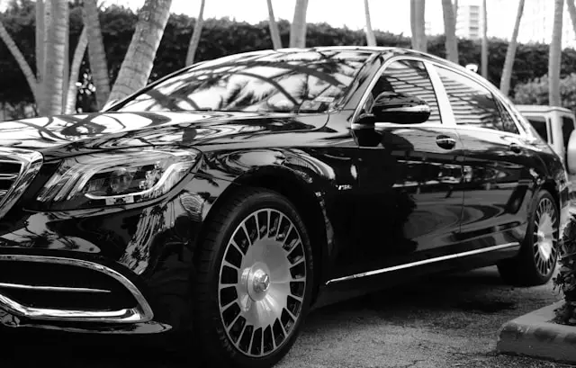 Mercedes Maybach classe S noir et blanc