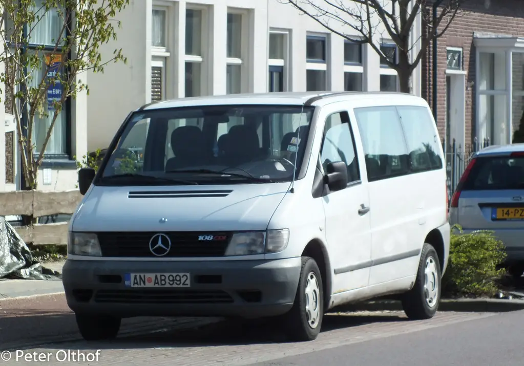 Mercedes Vito blanc première génération