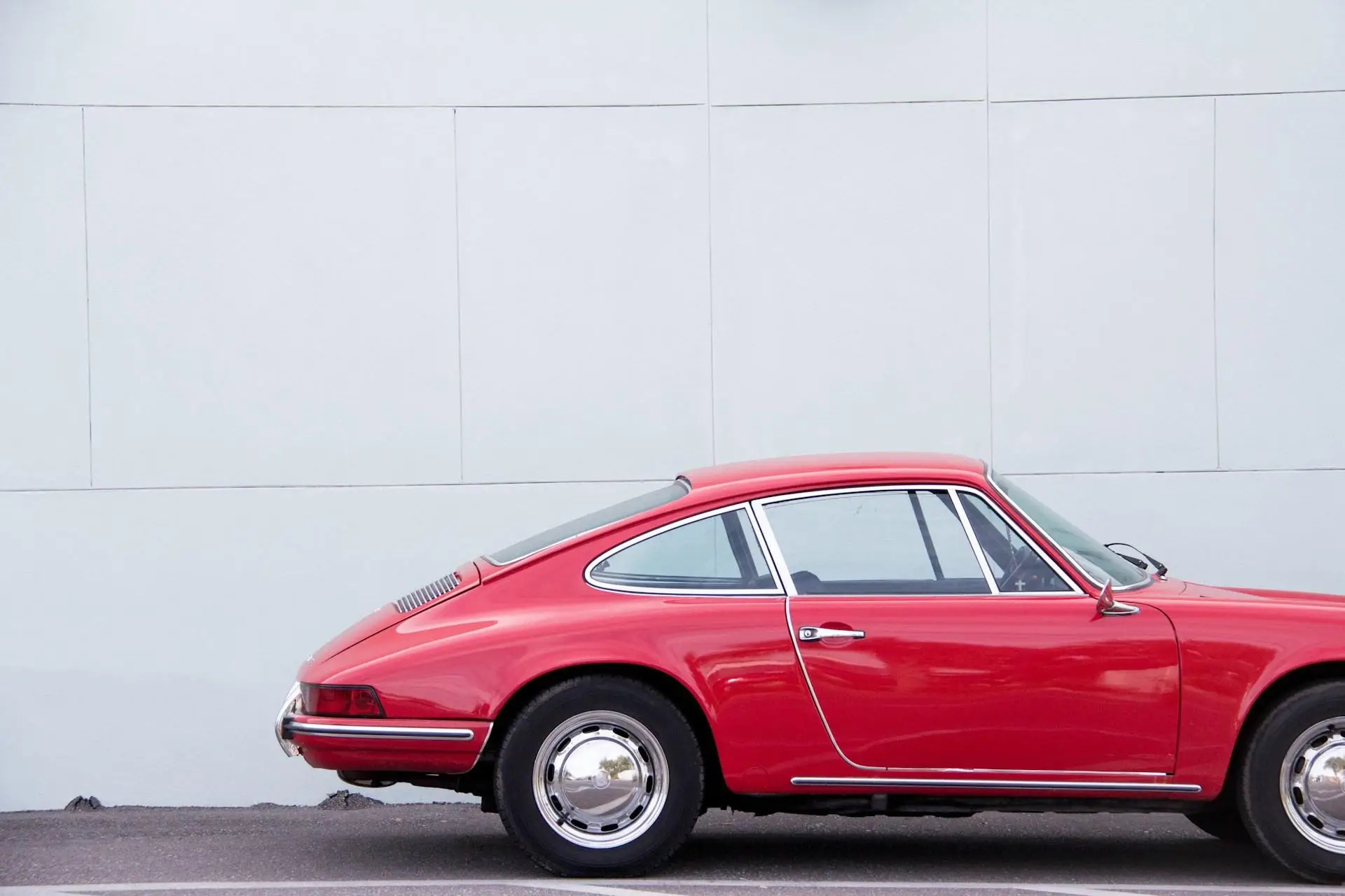 Porsche 912 rouge côté