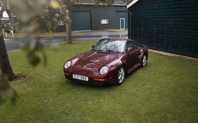 Porsche 959 rouge extérieur