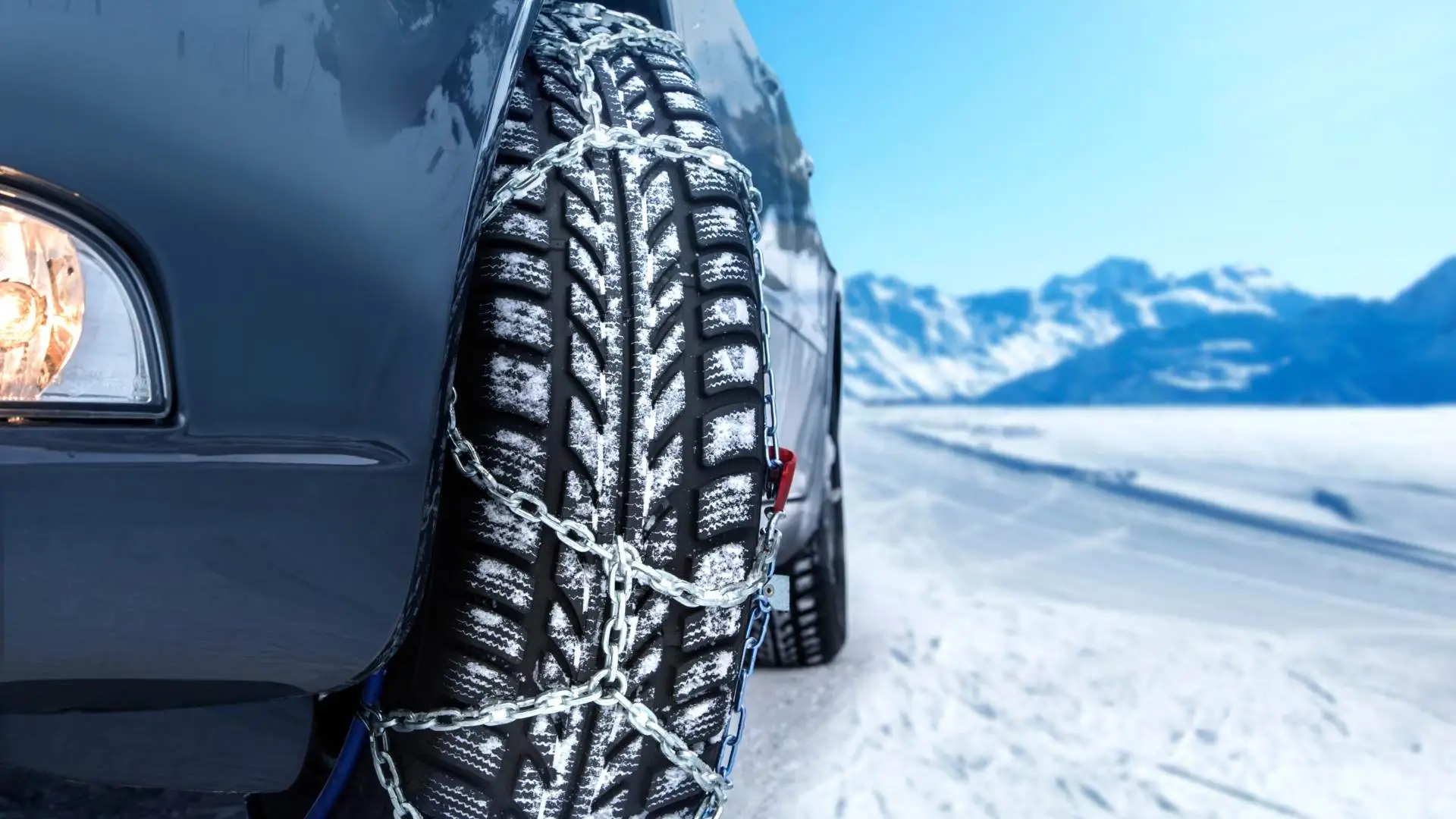 Chaînes neige voiture montagne