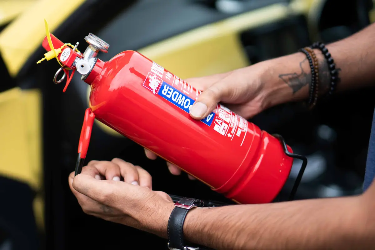 Extincteur voiture rouge