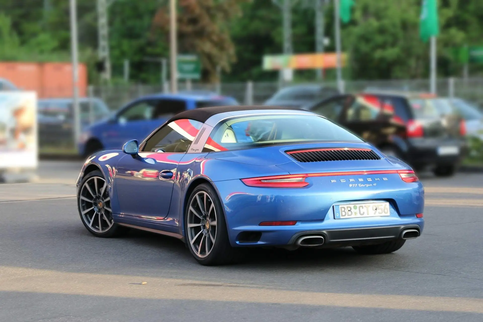 Porsche 911 Targa 4 bleue