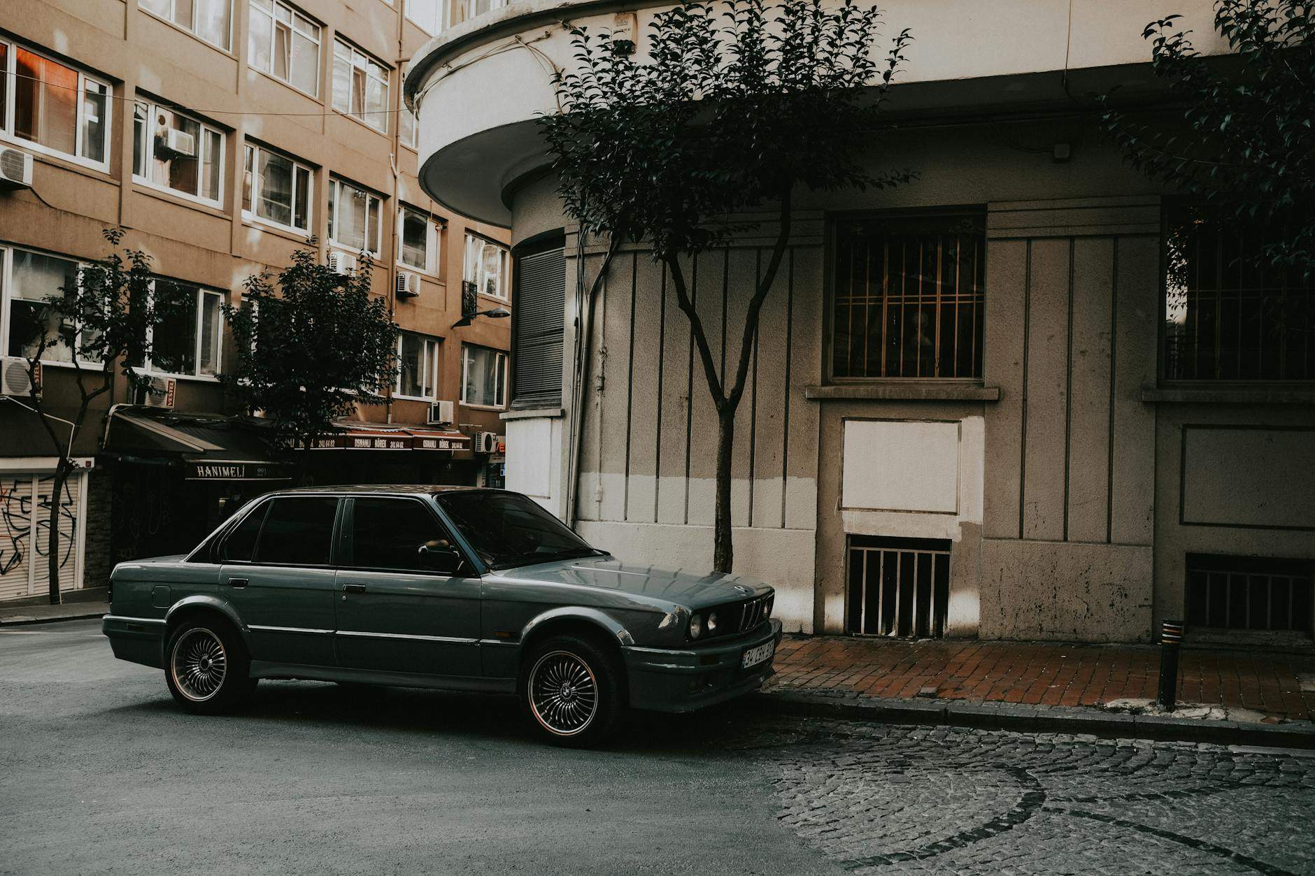BMW E34 : découvrez ses secrets et performances