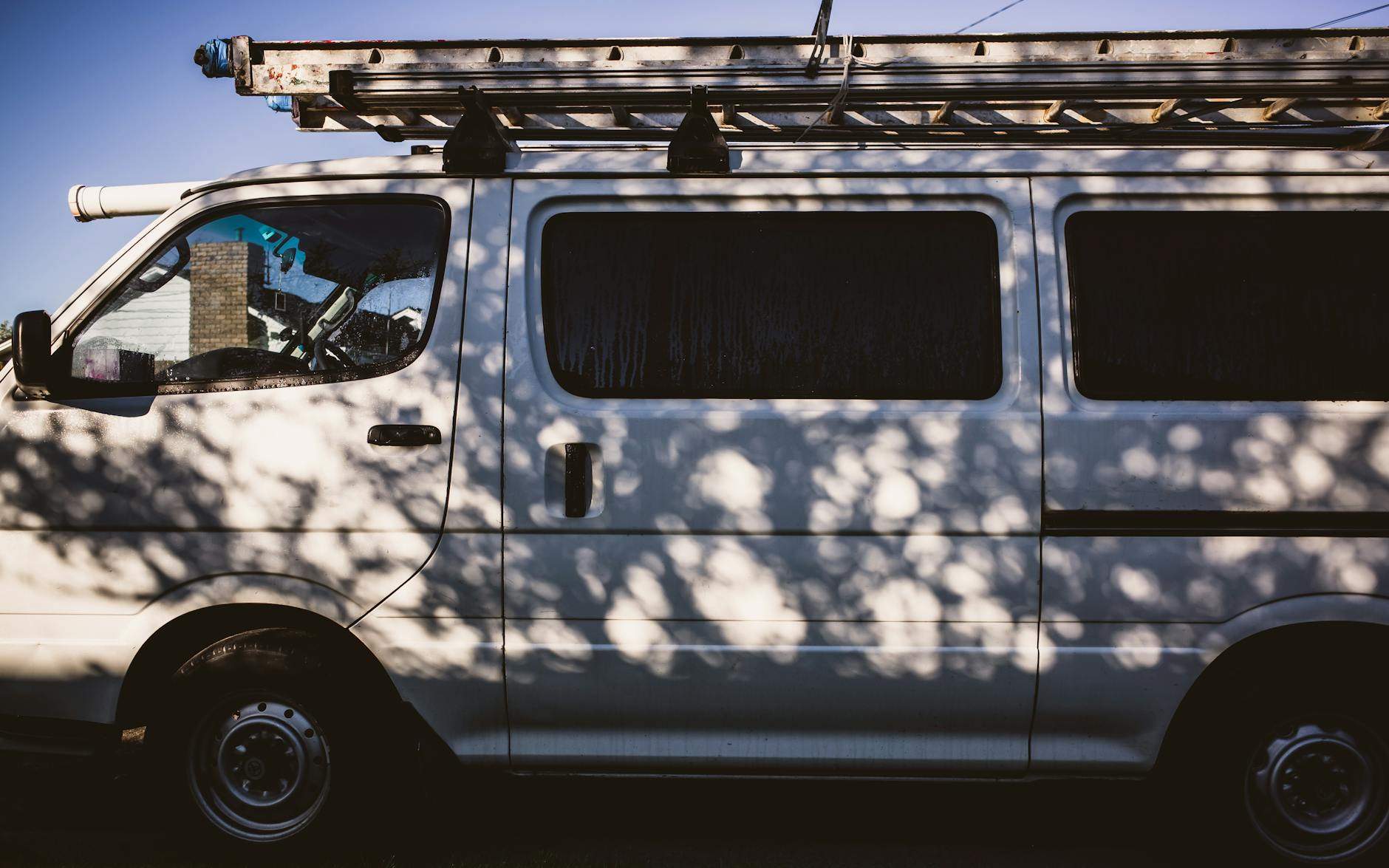 Location utilitaire 9 places : la solution idéale ?