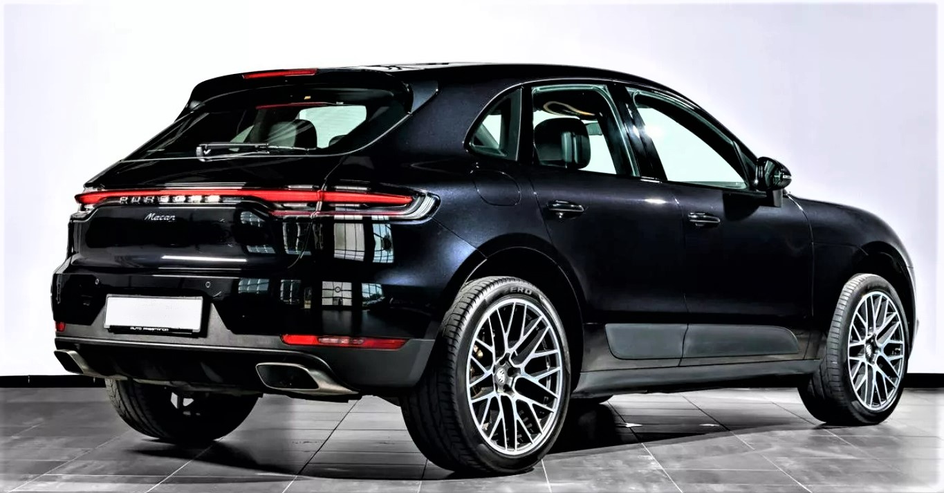 Arrière de Porsche Macan showroom SUV